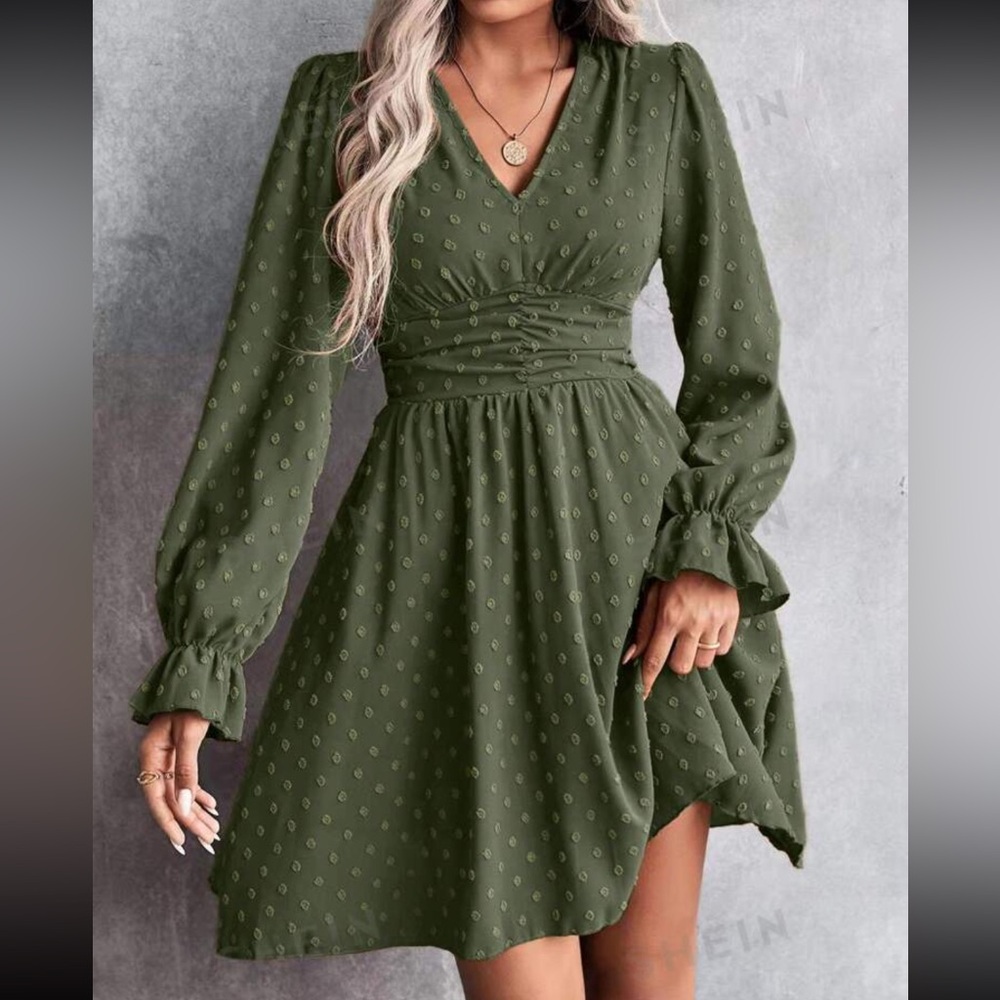 NWOT Elegant Green Long Sleeve Dress - Picture 1 of 3
